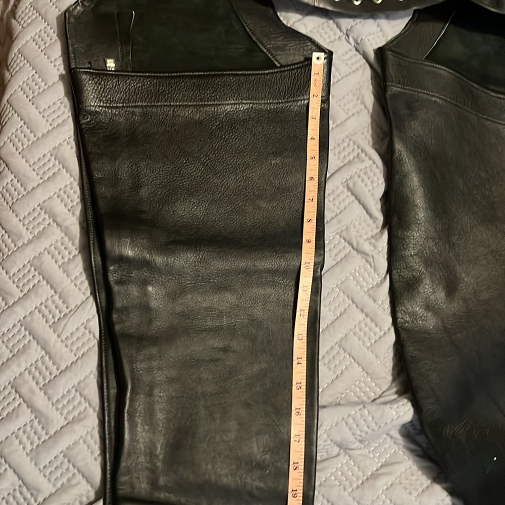 R2) Leather Chaps - Picture 5 of 10
